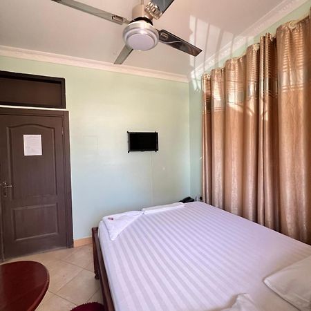 Sandiego Hotel&Bar Dar es Salaam Ngoại thất bức ảnh